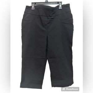BLACK CAPRI SIZE 10